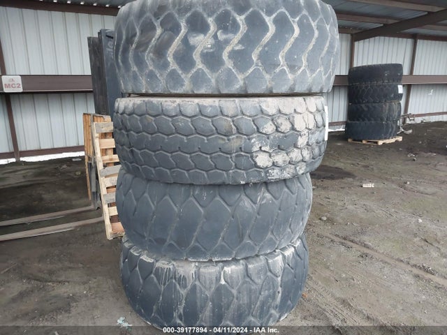 Aukcja sprzedaży 2019 20.5r25 Tires, vin: 99999999999999999, numer aukcji: 39177894
