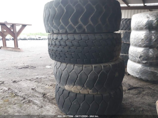 Aukcja sprzedaży 2019 20.5r25 Tires, vin: 99999999999999999, numer aukcji: 39177894