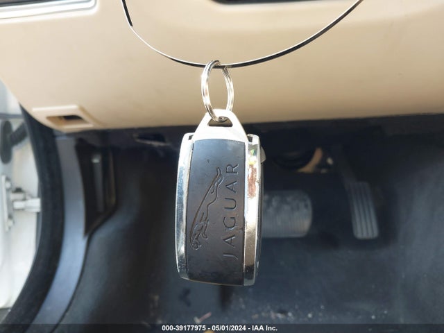 2012 JAGUAR XF SAJWA0FB2CLS37674 Photo 10