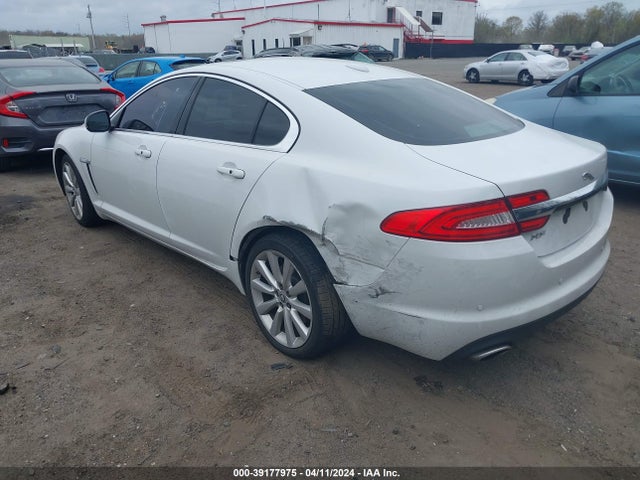 2012 JAGUAR XF SAJWA0FB2CLS37674 Photo 2