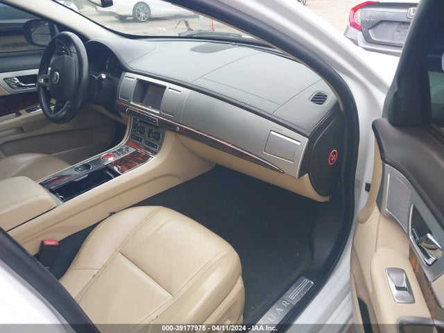 2012 JAGUAR XF SAJWA0FB2CLS37674 Photo 4