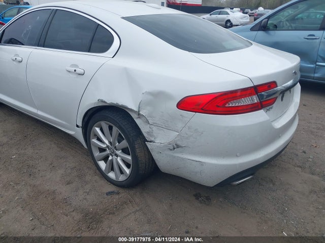 2012 JAGUAR XF SAJWA0FB2CLS37674 Photo 5