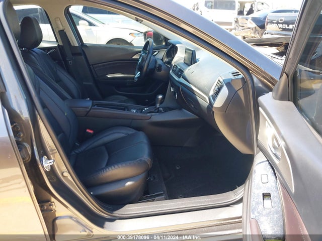 3MZBN1V35JM185693 Mazda Mazda3 Touring