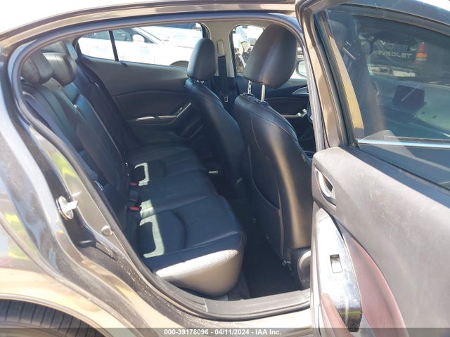 3MZBN1V35JM185693 Mazda Mazda3 Touring