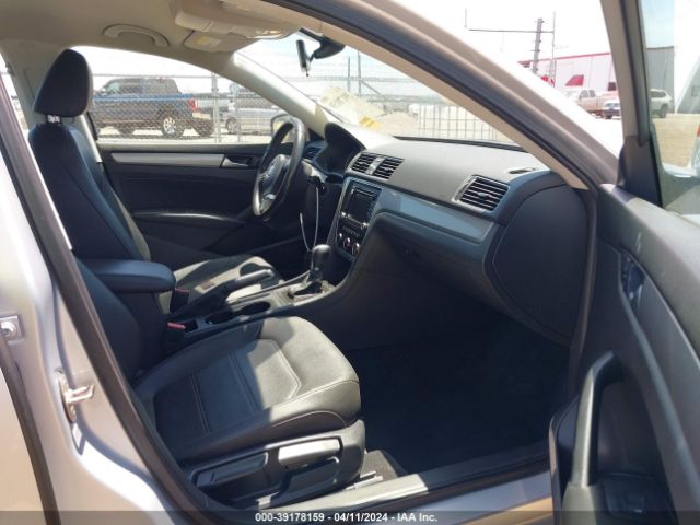 1VWAT7A32FC115779 Volkswagen Passat 1.8t Limited Edition