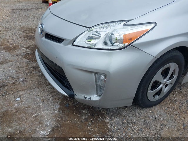 Toyota Prius Three 2014 JTDKN3DU3E1748400 Image 16