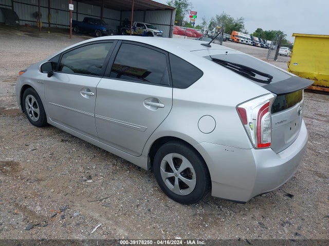Toyota Prius Three 2014 JTDKN3DU3E1748400 Image 3