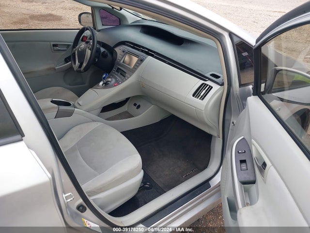Toyota Prius Three 2014 JTDKN3DU3E1748400 Image 5