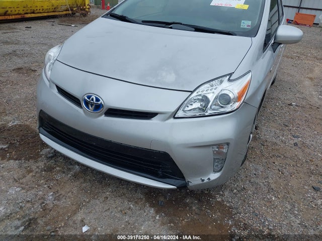 Toyota Prius Three 2014 JTDKN3DU3E1748400 Image 6