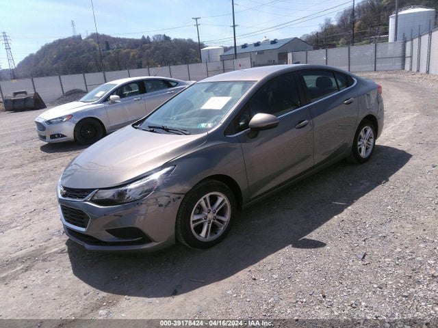 Chevrolet Cruze Lt Auto 2018 1G1BE5SM6J7174292 Image 2