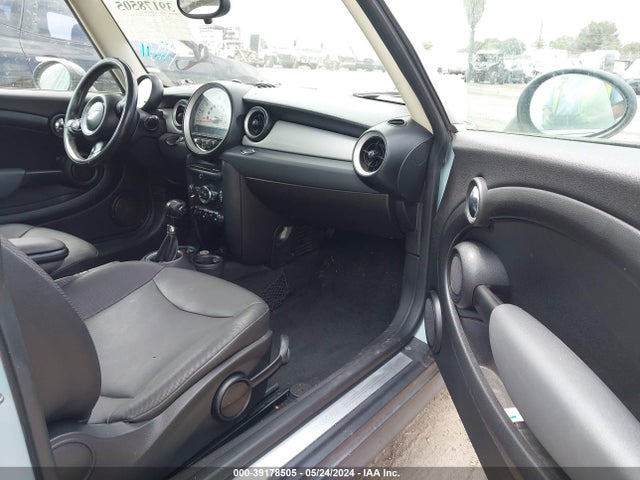 2012 MINI COOPER CLUBMAN WMWZF3C54CT489209 Photo 4