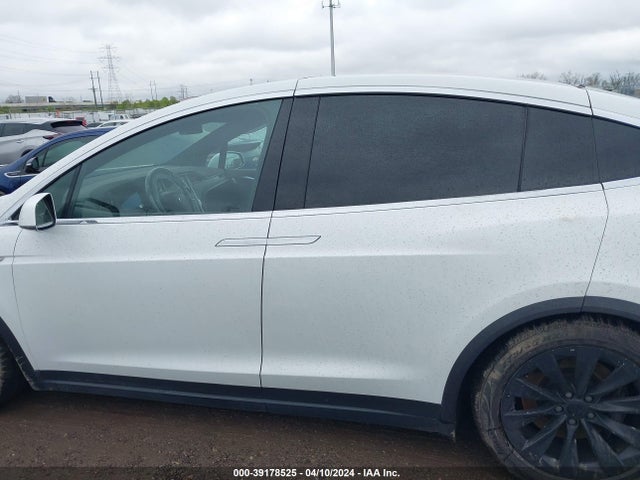 Tesla Model X 60d/70d/75d/90d 2016 5YJXCAE24GF017949 Image 14