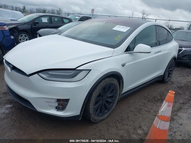 Tesla Model X 60d/70d/75d/90d 2016 5YJXCAE24GF017949 Image 2