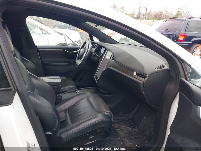 Tesla Model X 60d/70d/75d/90d 2016 5YJXCAE24GF017949 Image 5