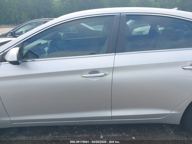 Hyundai SONATA SE 2016 5NPE24AF4GH307257 Image 14