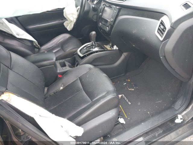 KNMAT2MVXGP720033 Nissan Rogue Sl