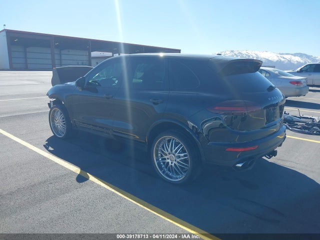 2016 PORSCHE CAYENNE WP1AC2A2XGLA86139 Photo 2