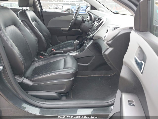 Chevrolet Sonic Premier Auto 2019 1G1JF5SB3K4123732 Image 5