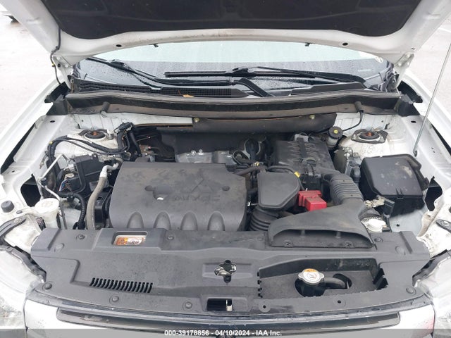 JA4AD3A37FZ004984 Mitsubishi Outlander Se
