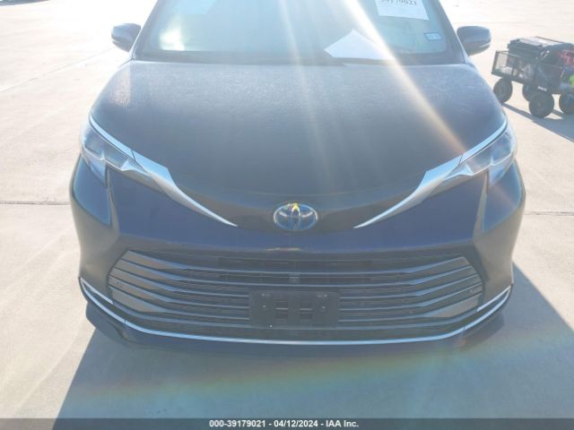 5TDERKEC6MS031539 Toyota Sienna Platinum