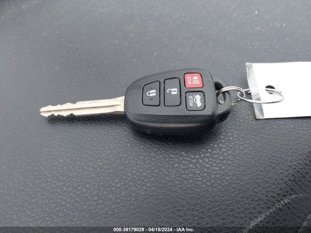 Toyota COROLLA LE 2018 5YFBURHE6JP805798 Image 11