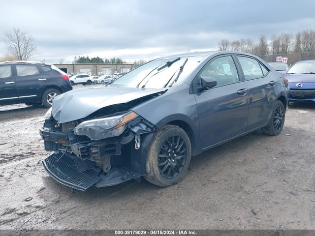 Toyota COROLLA LE 2018 5YFBURHE6JP805798 Image 2