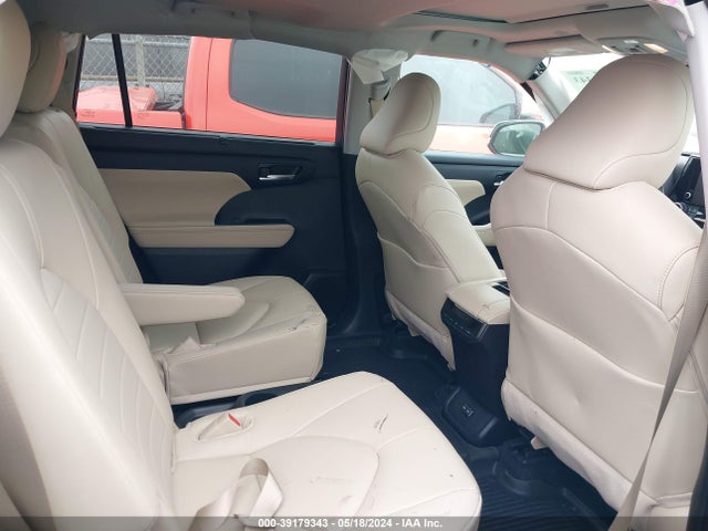 Toyota Highlander Xle 2024 5TDKDRAH3RS531371 Image 8