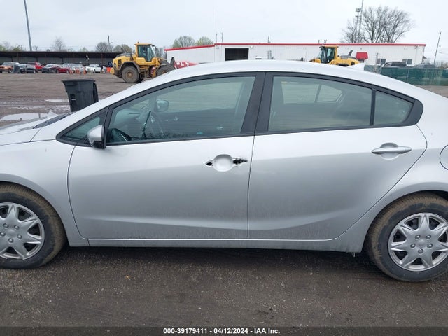 KIA FORTE LX 2017 3KPFK4A76HE153797 Image 14