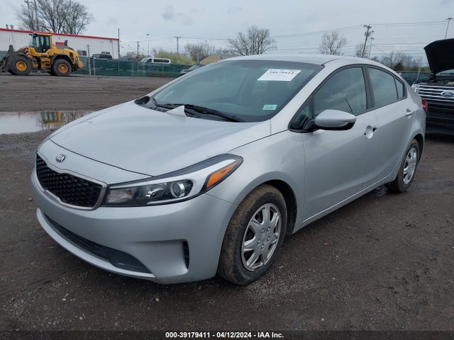 KIA FORTE LX 2017 3KPFK4A76HE153797 Image 2