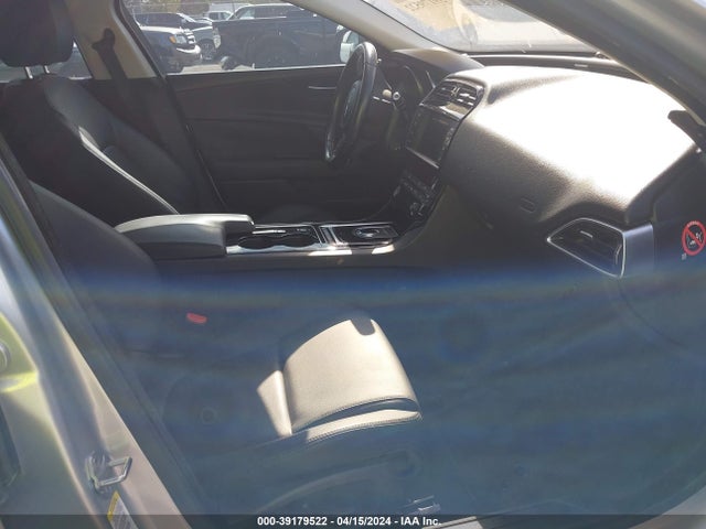 2017 JAGUAR XE SAJAD4BV8HA966998 Photo 4