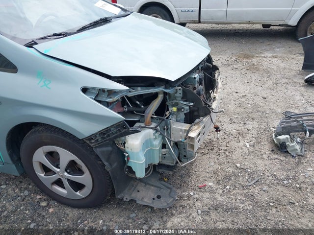 Toyota Prius Three 2014 JTDKN3DU5E1782046 Image 14