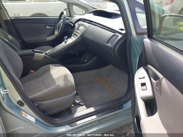 Toyota Prius Three 2014 JTDKN3DU5E1782046 Image 5