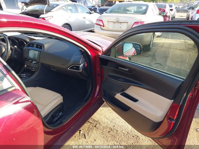 SAJAR4BG4HA964555 Jaguar Xe 25t