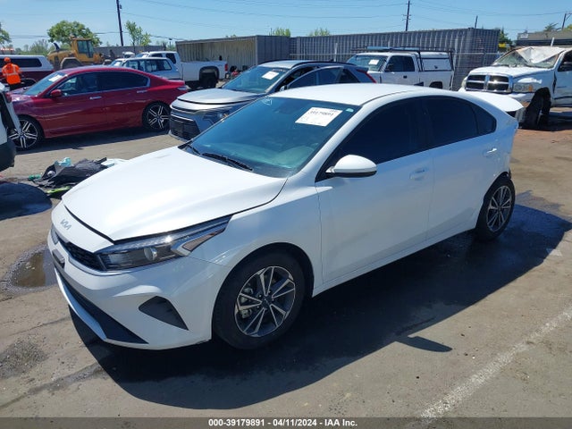 KIA Forte Lxs 2023 3KPF24AD0PE553794 Image 2