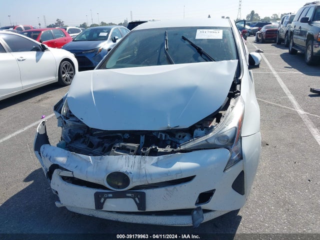 Toyota Prius Two 2016 JTDKBRFUXG3022372 Image 12