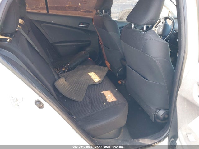 Toyota Prius Two 2016 JTDKBRFUXG3022372 Image 8