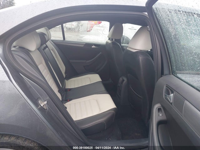 3VWD17AJ7GM226099 Volkswagen Jetta 1.8t Sport