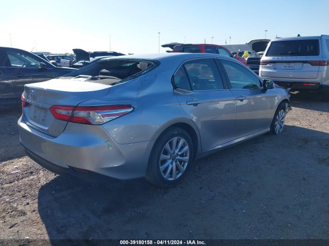 Toyota CAMRY LE 2018 4T1B11HK2JU533491 Image 4