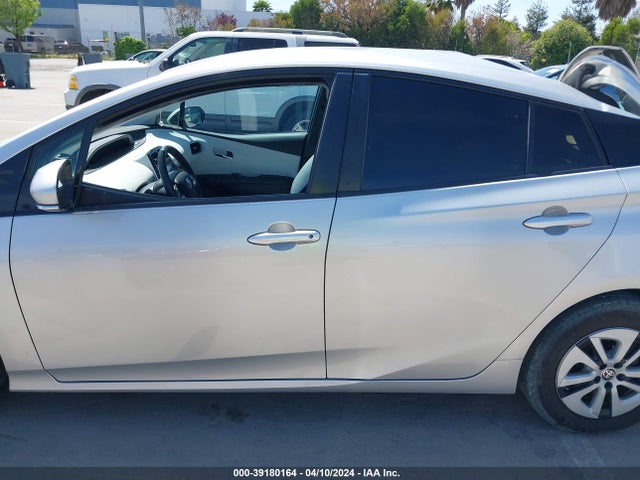Toyota Prius Four 2016 JTDKARFU7G3026172 Image 14