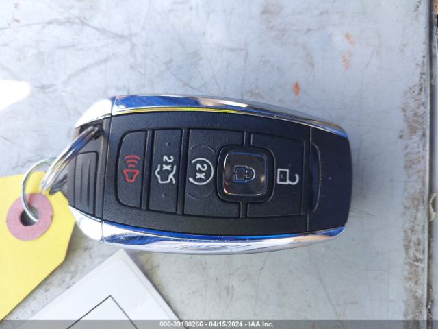 5LMCJ2D9XHUL61098 Lincoln MKC SELECT