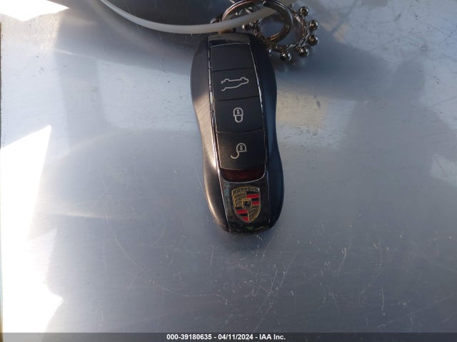 2017 PORSCHE MACAN WP1AA2A57HLB04842 Photo 10