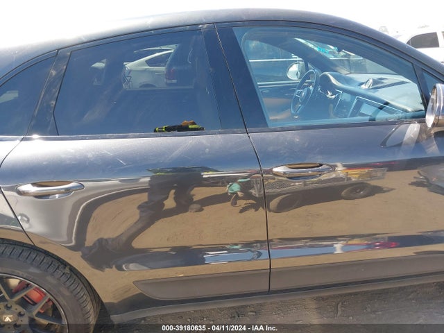 Porsche Macan 2017 WP1AA2A57HLB04842 Image 14