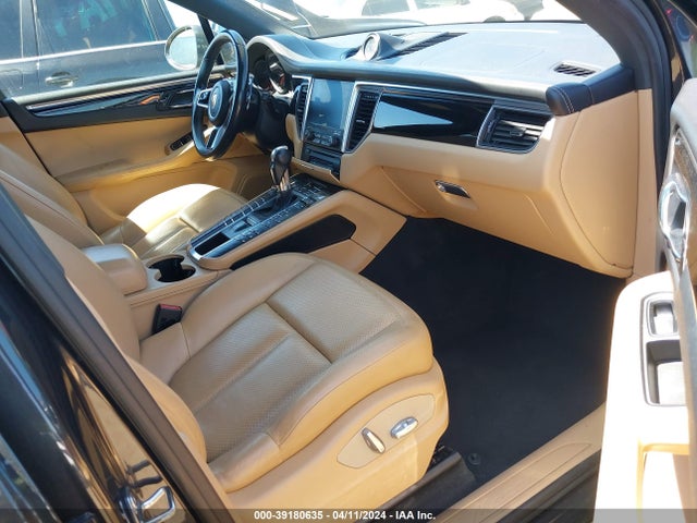 2017 PORSCHE MACAN WP1AA2A57HLB04842 Photo 4