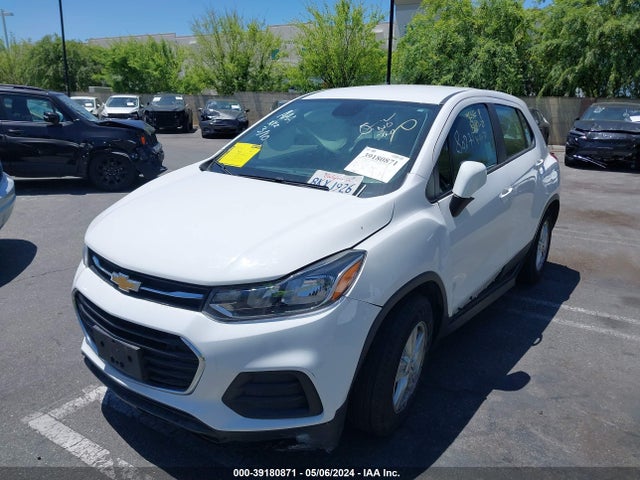 Chevrolet TRAX LS 2019 3GNCJKSB0KL381611 Image 2