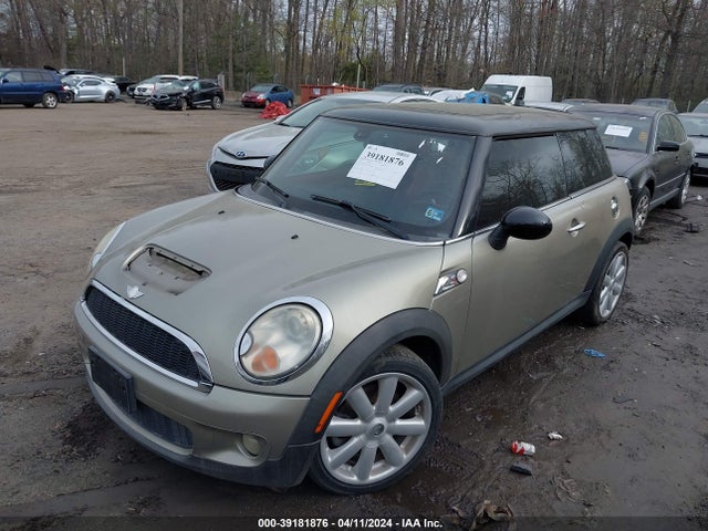 2008 MINI COOPER S WMWMF73558TV32769 Photo 1