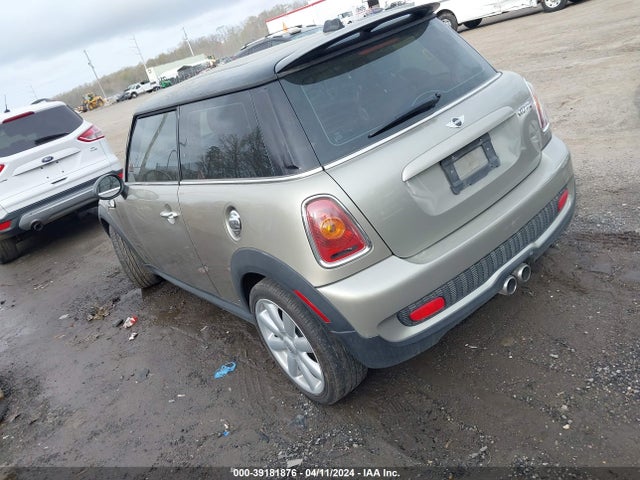 2008 MINI COOPER S WMWMF73558TV32769 Photo 2