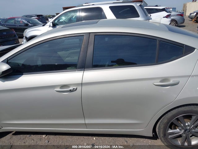 Hyundai Elantra Value Edition 2018 5NPD84LF5JH262635 Image 14
