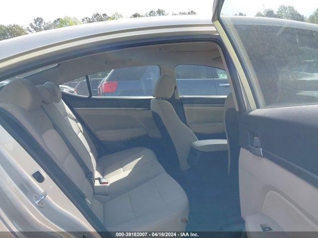 Hyundai Elantra Value Edition 2018 5NPD84LF5JH262635 Image 8