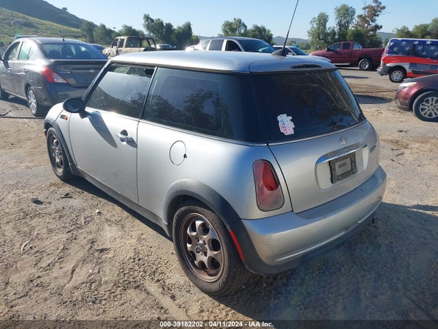 2005 MINI COOPER WMWRC33415TJ68702 Photo 2