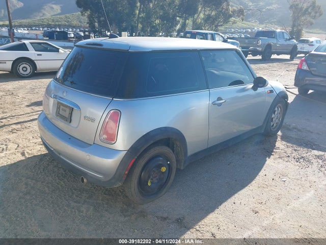 2005 MINI COOPER WMWRC33415TJ68702 Photo 3
